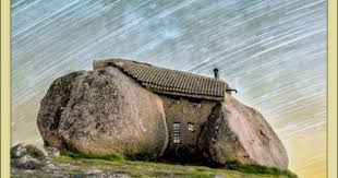 Casa Do Penedo House Of Stone Guimaraes Fafe Mountains Portugal While This Portugal Home Appears To Be Straight Holiday Retreat Grand Designs Bouldering