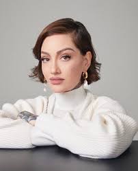 Erin Parsons's Instagram, Twitter & Facebook