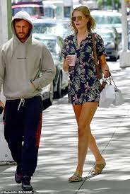 But according to reports, alexa chung and boyfriend alexander skarsgard have now called time on their on/off relationship. New Couple Alex Pettyfer And Toni Garrn Stroll In Nyc After Romantic Jamaican Vacation Daily Mail Online