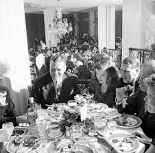 Table Manners And Dining Etiquette For Men The Art Of Manliness Dining Etiquette Table Manners Art Of Manliness