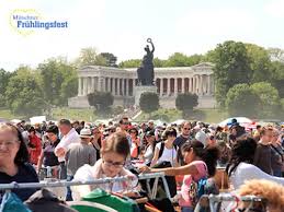 Finde tolle flohmärkte in deiner nähe. Flohmarkt 2020 Theresienwiese Munchen Riesenflohmarkt Vom Brk Zum Fruhlingsfest Infos Termin Preise Und Reservierung Trodelmarkt Und Sammlermarkt