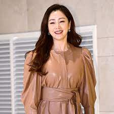 さりげなく色っぽい！48歳の韓国女優オ・ナラ。年齢とともに美しさがますます加速する理由 | 韓国ドラマでキュンキュンしよう！ |  mi-mollet（ミモレ） | 明日の私へ、小さな一歩！