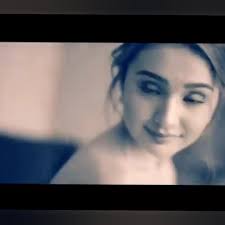 Kira Balinger: A Beautiful Debut at 18