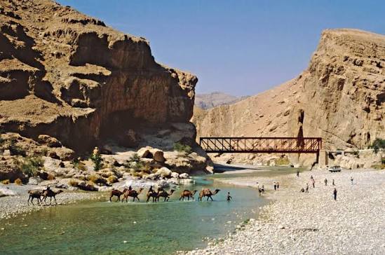 The Bolan Pass, on the road to Quetta in Baluchistan, February 1980. #pakistan🇵🇰️ #bolanpass #baluchistan #quetta #overland