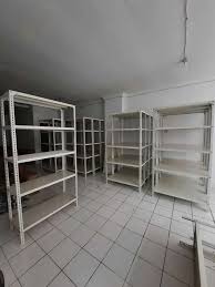 Rak baju gantung untuk jualan sangat bagus dalam menampilkan pakaian pria dan wanita. Rak Baju Dijual Perlengkapan Usaha Murah Di Indonesia Olx Co Id