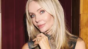 Barbara Kwarc: co się dzieje z Baśką z "Klatki B"? Pani Basia porzuciła  YouTube