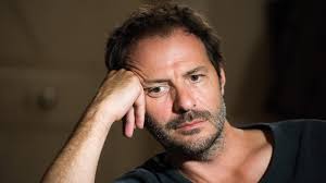 Il y a des familles aisées comme les chaumette ou les frémont, ainsi que des familles plus modestes commentaires concernant la série plus belle la vie (2004). Plus Belle La Vie L Integrale Episodes 3596 A 3600 En Streaming Replay France 3 France Tv