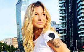 Dunque maddalena corvaglia e paolo berlusconi sarebbero entrati in contatto anche grazie a questi intrecci familiari. Maddalena Corvaglia Rompe Il Silenzio La Sua Verita Su Paolo Berlusconi