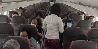 Airport helper kini digaji dan tidak memungut biaya ataupun tip dari penumpang. Armada Hanya Beroperasi 5 Persen Lion Air Potong Gaji Semua Pegawai Halaman All Kompas Com