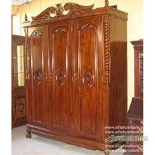 Jika jumlah pakaian anda banyak, sebaiknya pilih yang yang 3 pintu, karena untuk mengambil pakaian. Lemari Baju Kayu Jati Ukiran 3 Pintu Kanopi Allia Furniture