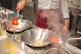 It has become a thing now that when you go to certain japanese restaurants they don't just make you wait for your food, but instead, they actually cook it right in front of you. You Go You Know The Italian Restaurant With Food So Fresh It S Cooked In Front Of You