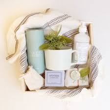 Moms deserve to be showered with gifts all year long, not just in the spring with the perfect mother's day gifts.while it's always nice to surprise her with a. Mother S Day Gift Ideas Mothers Day Gift Gifts For Mom Spa Gift Box Bridesmaid Gift Detox Box Gift My Gifts List Leading Gifts Inspiration Magazine Gift Ideas For