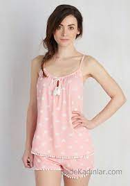 Sortlu Pijama Takimlari Pembe Ip Askili Bagcikli Pon Pon Detayli Desenli Kiyafet Kombinleri Pijama Kadin Ic Giyim Kiyafet