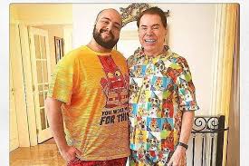 Vindo de uma família de artistas, tiago é filho da diretora de teatro e proprietária do teatro imprensa pertencente ao grupo silvio santos , cíntia abravanel , e neto do. F5 Celebridades Tiago Abravanel Diz Que Teve Convivencia Quase Nula Com Silvio Santos Na Infancia 15 10 2020