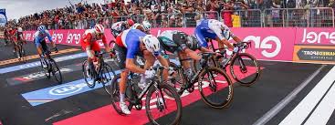 Filippo ganna (ineos grenadiers) ha logrado la victoria en la etapa final contrarreloj del giro de italia en la que su compañero de equipo, tao geoghegan hart. Como Ver El Giro En Vivo En Un Canal Gratuito Giro De Italia 2021