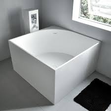 Freestanding bathtubs are like the clawfoot tubs of the modern and contemporary era. 12 Small Bathtubs 54 Inch 48 Inch Soaker Tubs For Small Bathrooms Apartment Therapy