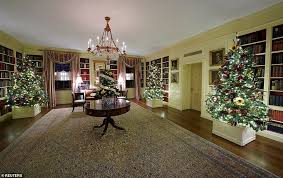 Check spelling or type a new query. Melania Trump Unveils Her Final White House Christmas Decorations Daily Mail Online