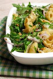 Herbstlicher Nudelsalat Mit Walnussen Rucola Und Birnen Eine Tolle Variante Zum Klassischen Nudelsalat Gaumenfreundin Foodblog Nudelsalat Rucola Salat