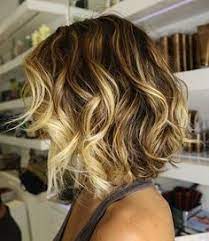 Einfach Elegant 10 Schulterlange Frisuren Fur Welliges Haar Http Www Neuefrisur Com Frisuren Frisuren Schulterlang Frisuren Fur Welliges Haar Frisuren