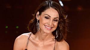 A n n a z e r o il nuovo album fuori ora! Anna Tatangelo La Cantante Ha Un Nuovo Fidanzato Dubbi Sfatati