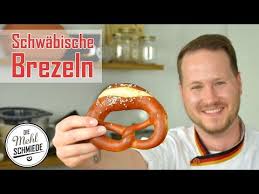 Schwabische Laugenbrezel Brezeln Selber Machen Brezel Formen Youtube In 2020 Brezeln Selber Machen Brezel Formen Brezel