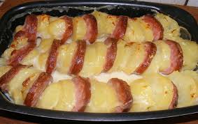 Gratin De Pommes De Terres A La Saucisse Morteau Et A La Cancoillotte Annonce Un Plat Simple Et Reconfortant Adou Gratin Pomme De Terre Gratin De Pommes Gratin