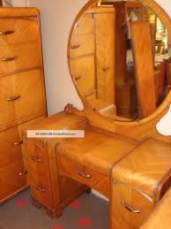 French style vintage bedroom set ebay. 1930s Waterfall Bedroom Suite 5 Pieces Antique Bedroom Art Deco Bedroom Furniture Waterfall Bedroom