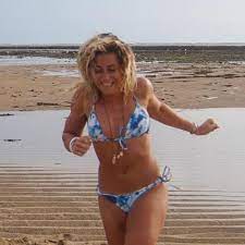 L'île au trésor sans avoir glané la victoire. Le Haut De Maillot Bleu Effet Tie And Dye De Candice Boisson De Koh Lanta Sur Instagram Spotern