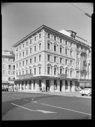 Filiali svizzere di banche internazionali. Sede Dell Unione Di Banche Svizzere Ubs In Piazza Alessandro Manzoni A Lugano