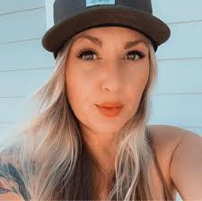 Alisa Hall's Instagram, Twitter & Facebook