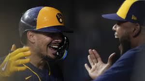 The Brewers beat the Reds 5-4 for their 5th consecutive win