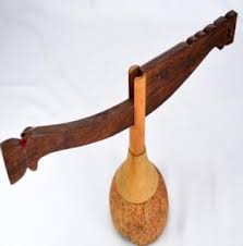 Banyak daerah yang sudah mengadopsi rebab dalam berbagai pertunjukkan musik, baik untuk acara pesta atau sekedar hiburan rakyat. 11 Alat Musik Tradisional Sulawesi Selatan Beserta Gambar Dan Keterangannya Silontong