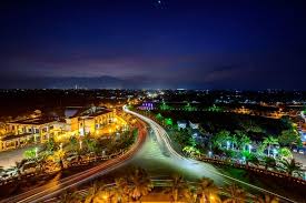 The simpang lima gumul monument (indonesian: Kabupaten Kediri Kediri Lagi