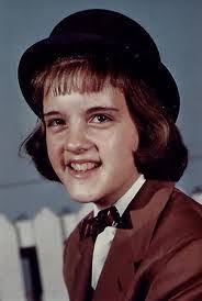 Sarah Senger's Instagram, Twitter & Facebook