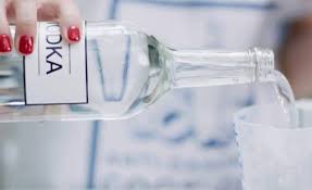 Ia memiliki kandungan asam asetat yang kuat, dapat mencegah pertumbuhan jamur pada kulit kepala serta mengurangi rasa gatal yang timbul di kulit kepala kita. Obat Ketombe Alami Dapatkah Vodka Menghilangkan Ketombe