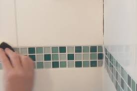 Wie teuer sind dusche, badewanne, fliesen und co.? Einzelne Fliesen Austauschen Anleitung Und Tipps Vom Fliesenleger Fliesen Legen Diybook De