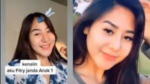 Tiktok/@fitryayu19) kenalin aku fitry janda anak 1. Viral Janda Cantik Cari Jodoh Di Medsos Syaratnya Gampang Tak Perlu Kaya Dan Tampan Halaman All Surya Malang