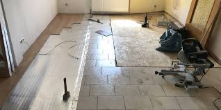 Wenn sie zu miete wohnen, sollten sie das laminat verlegen mit dem vermieter absprechen. Laminat Auf Fliesen Verlegen 3 Tipps Vom Profi Parkett Remel