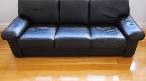 Kratzer Aus Leder Entfernen Hausmittel Und Tipps In 2020 Couch Leder Ledersofa Grau Shabby Chic Dekor