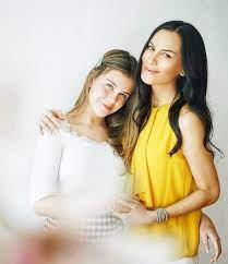 Manuela garza villareal was born in 1856, at birth place, to simon garza garza and maria patricia de jesus garza garza (born villarreal lopez). 10 Foto Terbaru Manuella Putri Sophia Latjuba Yang Telah Beranjak Dewasa Dan Makin Cantik Kapanlagi Com