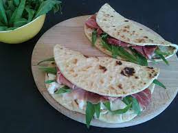 Come preparare una piadina romagnola fatta in casa? Piadina Romagnola Fatta In Casa Ricetta Perfetta Youtube