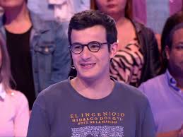 Chaque midi il y a de nouvelles musiques a decouvrir dans les 12 coups de midi mais la plus part du temps les musiques originales alors que letoile mysterieuse des douze coups de midi continue de susciter bien des interrogations il faut dire. Paul Les 12 Coups De Midi Ali Son Papa Sami Son Frere Et Louise Sa Soeur Debarquent Sur Le Plateau Pour Le Soutenir Femme Actuelle Le Mag