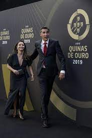 ˈbɾunu ˈlaʒɨ), is a portuguese football manager who last managed primeira liga club. Quinas De Ouro Bruno Lage Dedica Premio A Sua Maria E Ao Seu Menino