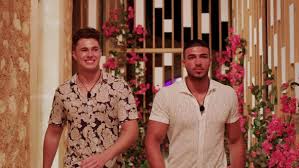 Single hopefuls looking for love complete tasks, couple off and get voted out week by week. Tommy Fury Who Is Tyson Fury S Boxer Brother On Love Island Tv Radio Showbiz Tv Express Co Uk