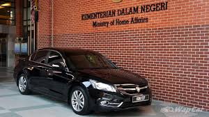 Garispanduan pengunaan kereta rasmi jawatan. Sokong Buatan Malaysia Katanya Tapi Kenapa Toyota Alphard Pula Jadi Kereta Rasmi Ahli Politik Wapcar