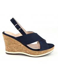 Des brides assorties à bords en cuir beige enroulées autour de la. Sandales Talons Compenses Cuir Suedine Bleu Marine High Top Bella B