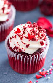 Frost the cupcakes with a butter knife or pipe it on with a big star tip. Red Velvet Cupcakes With Cream Cheese Frosting The Novice Chef