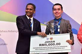 Gabenor bnm merupakan ketua seluruh institusi kewangan di malaysia. Bank Negara Malaysia On Twitter Tahniah Jushua Dari Cimbmalaysia Juara Pidato Piala Gabenor 2017 Dengan Pidato Bertajuk Skim Cepat Kaya Mengapa Masih Ramai Yang Tertipu Https T Co Bclytppjrb