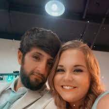 Looking for photographer recommendations offering Fall family photos!