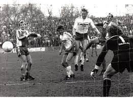 Auch seine karriere als trainer geht. Rot Weiss Essen En Twitter Der Ehemalige Rot Weisse Horst Hotte Hrubesch Feiert Heute Seinen 67 Geburtstag Zu Diesem Anlass Wunscht Dir Dein Rwe Von Herzen Alles Gute Https T Co Aown7fojtp